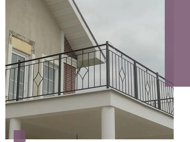 Изготовление балконных ограждений в Рассказове из металла и стекла