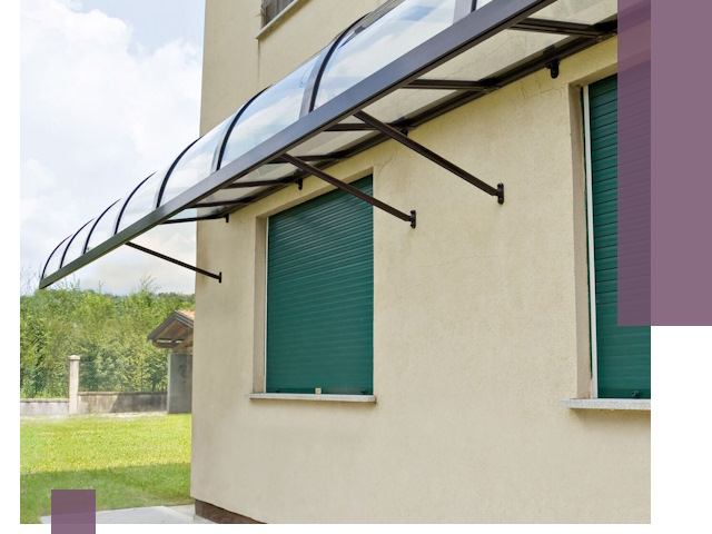 Козырьки над окнами в Рассказове — изготовление и монтаж по выгоде
